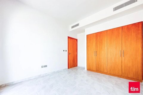 Villa in Dubai 4 bedrooms, 230 sq.m. № 141906 - photo 8