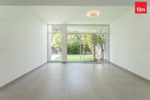 Снять в аренду таунхаус в Дубае: 3 спальни, 187.2м², № 64444 - фото 5