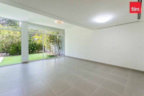 Снять в аренду таунхаус в Дубае: 3 спальни, 187.2м², № 64444 - фото 2