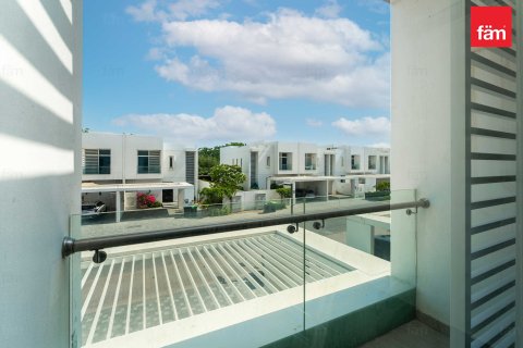 Снять в аренду таунхаус в Дубае: 3 спальни, 187.2м², № 64444 - фото 14