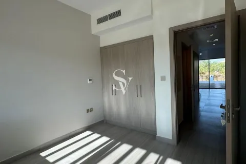 Снять в аренду таунхаус в DAMAC Hills (Akoya by DAMAC), Дубай: 3 спальни, 150м², № 99885 - фото 2