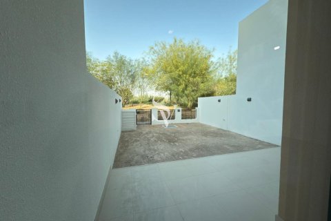 Снять в аренду таунхаус в DAMAC Hills (Akoya by DAMAC), Дубай: 3 спальни, 150м², № 99885 - фото 8