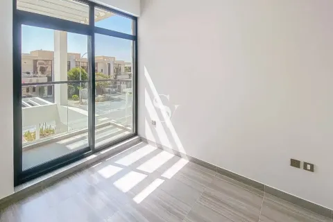 Снять в аренду таунхаус в DAMAC Hills (Akoya by DAMAC), Дубай: 3 спальни, 150м², № 99885 - фото 4