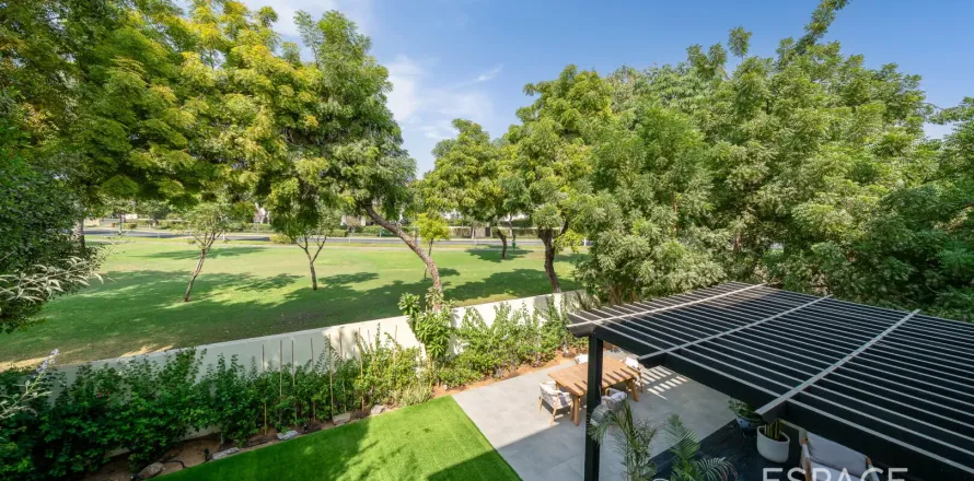 Villa in The Lakes, Dubai 3 bedrooms, 315 sq.m. № 71011