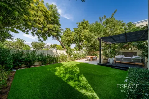 Villa in The Lakes, Dubai 3 bedrooms, 315 sq.m. № 71011 - photo 18