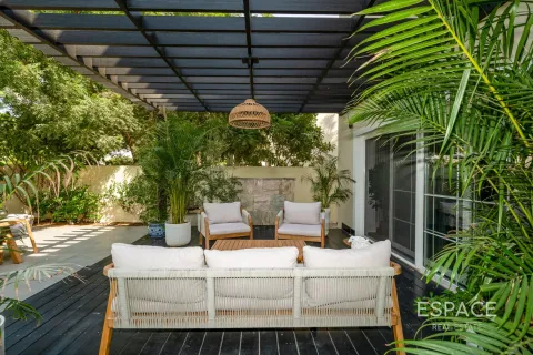 Villa in The Lakes, Dubai 3 bedrooms, 315 sq.m. № 71011 - photo 17