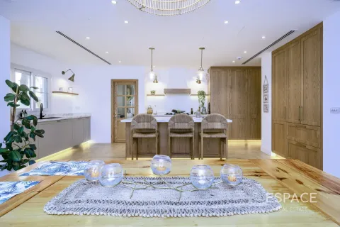 Villa in The Lakes, Dubai 3 bedrooms, 315 sq.m. № 71011 - photo 4