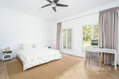 Villa in The Lakes, Dubai 3 bedrooms, 315 sq.m. № 71011 - photo 9