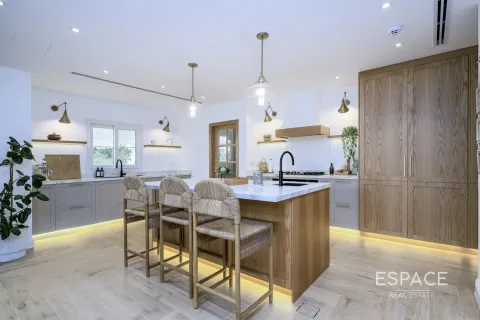 Villa in The Lakes, Dubai 3 bedrooms, 315 sq.m. № 71011 - photo 3