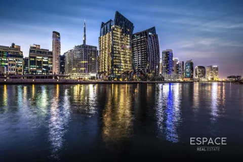 Apartment in Business Bay, Dubai 4 bedrooms, 258 sq.m. № 71012 - photo 1