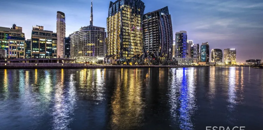 Apartment in Business Bay, Dubai 4 bedrooms, 258 sq.m. № 71012