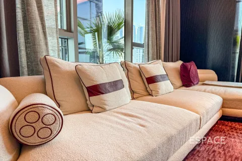 Apartment in Business Bay, Dubai 4 bedrooms, 258 sq.m. № 71012 - photo 8