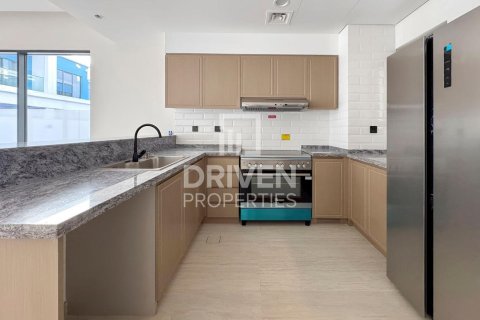 Townhouse in Damac Lagoons, Dubai 5 bedrooms, 301.93 sq.m. № 128390 - photo 13