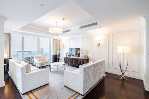Apartment in Downtown Dubai (Downtown Burj Dubai), Dubai 4 bedrooms, 263.84 sq.m. № 128387 - photo 4