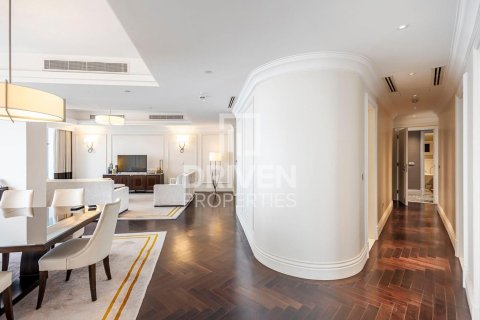 Apartment in Downtown Dubai (Downtown Burj Dubai), Dubai 4 bedrooms, 263.84 sq.m. № 128387 - photo 6