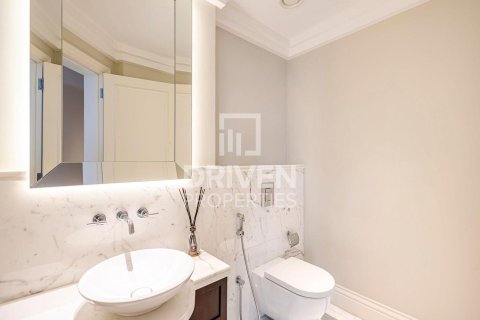 Apartment in Downtown Dubai (Downtown Burj Dubai), Dubai 4 bedrooms, 263.84 sq.m. № 128387 - photo 18
