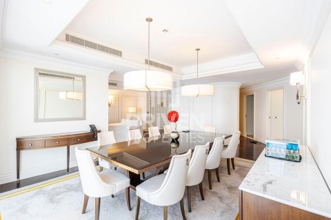 Apartment in Downtown Dubai (Downtown Burj Dubai), Dubai 4 bedrooms, 263.84 sq.m. № 128387 - photo 12