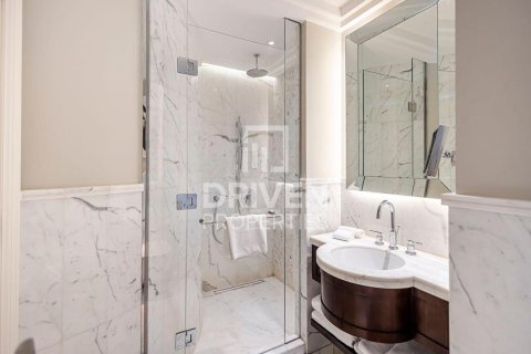 Apartment in Downtown Dubai (Downtown Burj Dubai), Dubai 4 bedrooms, 263.84 sq.m. № 128387 - photo 15