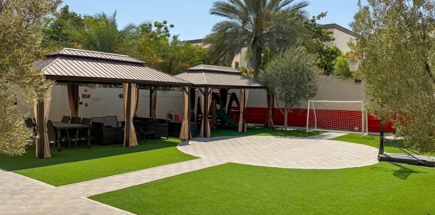 Villa à Jumeirah Park, Dubai, 3 chambres, 677.7 m², № 112540