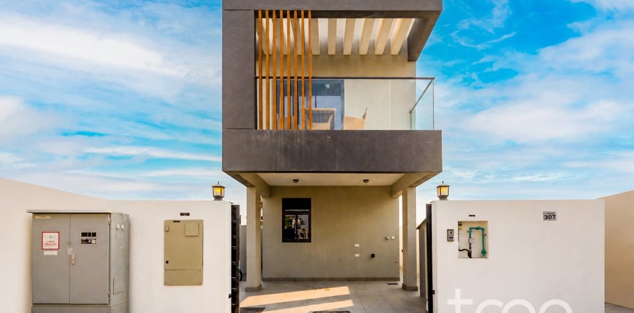Villa in Dubai 3 bedrooms, 175.12 sq.m. № 138069
