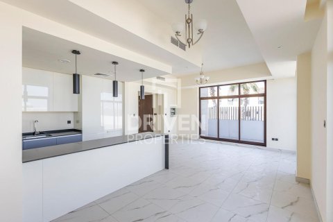 Купить таунхаус в District 11, Мохаммед Бин Рашид Сити, Дубай: 4 спальни, 369м², № 19214 - фото 2