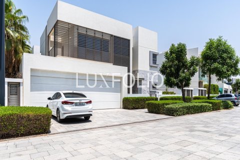 Villa in District One, Mohammed Bin Rashid City, Dubai 5 bedrooms, 724 sq.m. № 45797 - photo 1