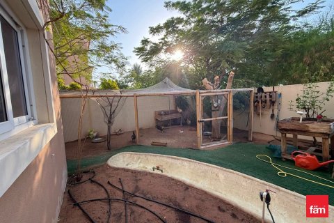 Villa in Dubai 4 bedrooms, 280 sq.m. № 114104 - photo 9