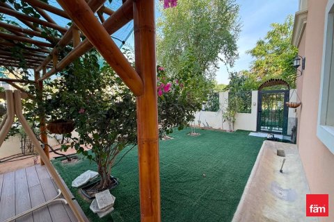 Villa in Dubai 4 bedrooms, 280 sq.m. № 114104 - photo 8
