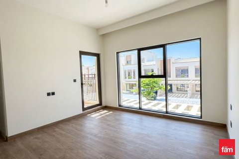 Снять в аренду таунхаус в Дубае: 4 спальни, 144.2м², № 112920 - фото 2