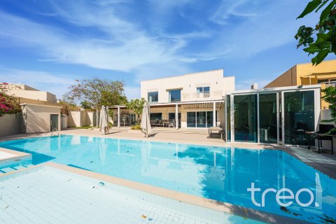 Villa in Meadows, Dubai 6 bedrooms, 566.71 sq.m. № 134706 - photo 5