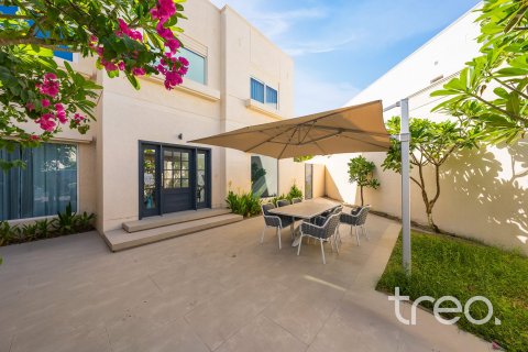 Villa in Meadows, Dubai 6 bedrooms, 566.71 sq.m. № 134706 - photo 3