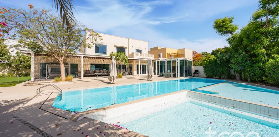 Villa in Meadows, Dubai 6 bedrooms, 566.71 sq.m. № 134706