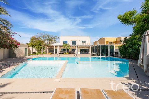 Villa in Meadows, Dubai 6 bedrooms, 566.71 sq.m. № 134706 - photo 2