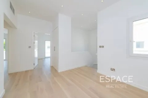 Villa en Meadows, Dubai, 3 dormitorios, 542 m², № 62117 - foto 3