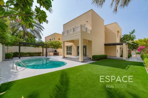 Villa en Meadows, Dubai, 3 dormitorios, 542 m², № 62117 - foto 2