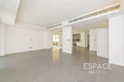 Villa en Meadows, Dubai, 3 dormitorios, 542 m², № 62117 - foto 4