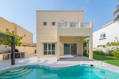 Villa en Meadows, Dubai, 3 dormitorios, 542 m², № 62117 - foto 1