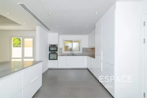 Villa en Meadows, Dubai, 3 dormitorios, 542 m², № 62117 - foto 9