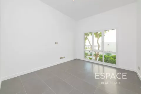 Villa en Meadows, Dubai, 3 dormitorios, 542 m², № 62117 - foto 13