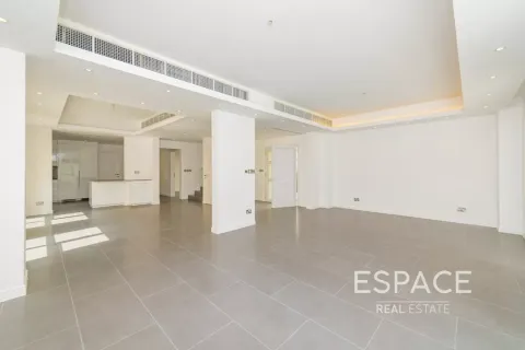 Villa en Meadows, Dubai, 3 dormitorios, 542 m², № 62117 - foto 8