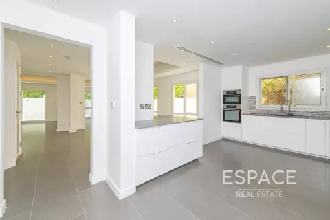Villa en Meadows, Dubai, 3 dormitorios, 542 m², № 62117 - foto 6