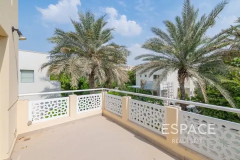 Villa en Meadows, Dubai, 3 dormitorios, 542 m², № 62117 - foto 20