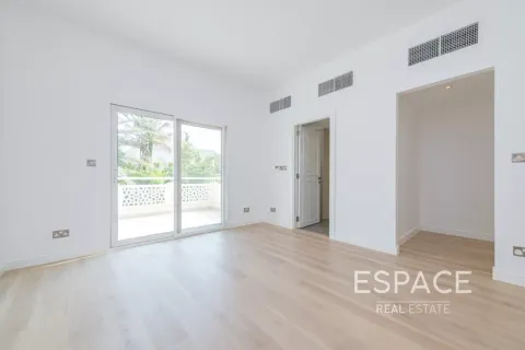 Villa en Meadows, Dubai, 3 dormitorios, 542 m², № 62117 - foto 11