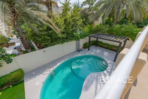 Villa en Meadows, Dubai, 3 dormitorios, 542 m², № 62117 - foto 18