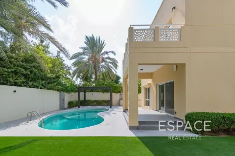 Villa en Meadows, Dubai, 3 dormitorios, 542 m², № 62117 - foto 19