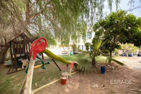 Villa in Jumeirah Village Triangle, Dubai 2 bedrooms, 278 sq.m. № 62132 - photo 13