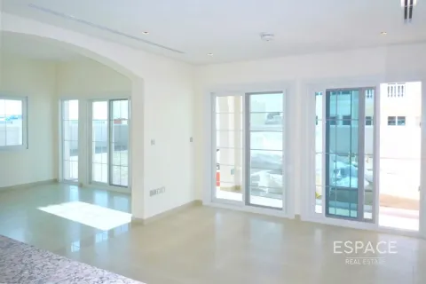 Villa in Jumeirah Village Triangle, Dubai 2 bedrooms, 278 sq.m. № 62132 - photo 4