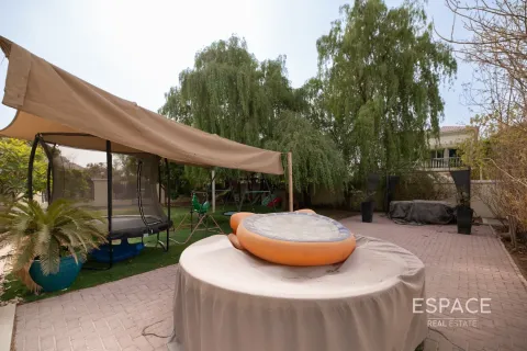 Villa in Jumeirah Village Triangle, Dubai 2 bedrooms, 278 sq.m. № 62132 - photo 12
