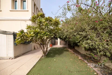 Villa in Jumeirah Village Triangle, Dubai 2 bedrooms, 278 sq.m. № 62132 - photo 16
