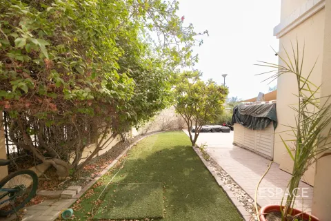 Villa in Jumeirah Village Triangle, Dubai 2 bedrooms, 278 sq.m. № 62132 - photo 1